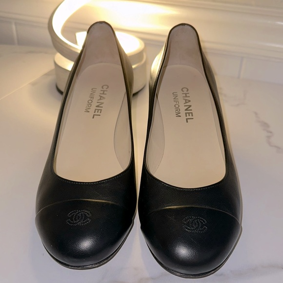 NWOT Chanel Uniform Pumps - Picture 2 of 5
